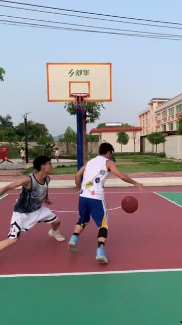 国产篮球袜真假对比视频,视频对比大揭秘 第1张 国产篮球袜真假对比视频,视频对比大揭秘 第1张